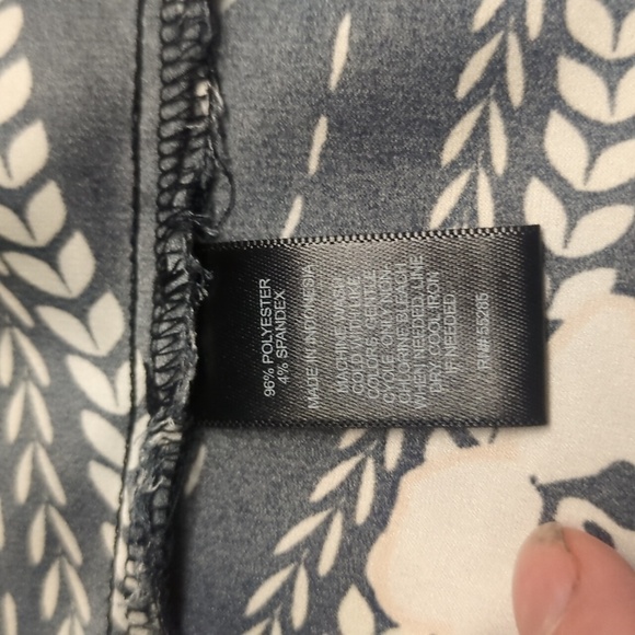 Express Navy/Cream V-Neck Dolman Sleeve Top - Picture 6 of 6